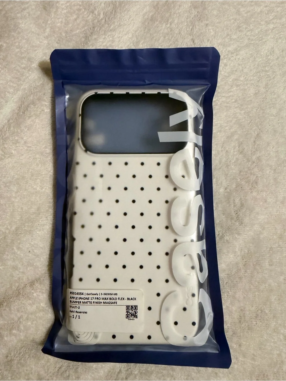 Brand new casely Black Dot White iPhone Case – iPhone 17 pro max